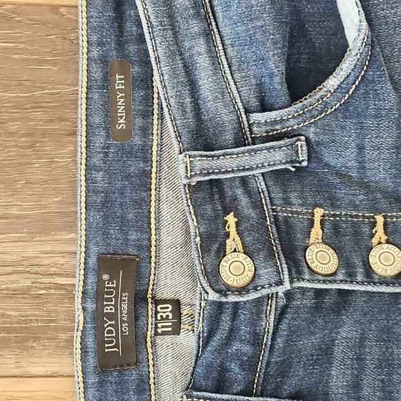 Judy Blue Skinny Fit Jeans - Picture 2 of 3